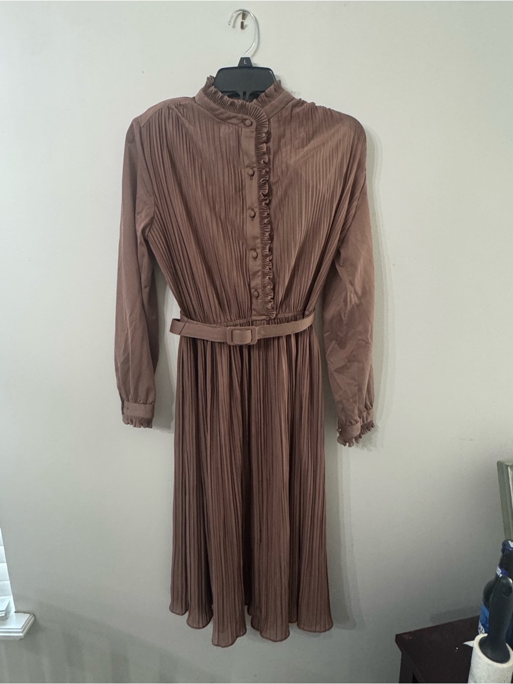 Vintage Ruffled Button-Front Midi Dress in Warm Brown - Picture 1 of 3